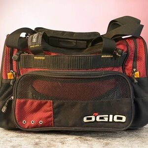 Ogio Bender Black Red Duffle Bag Travel Sports Gym W Shoulder Strap 35L 2100cf